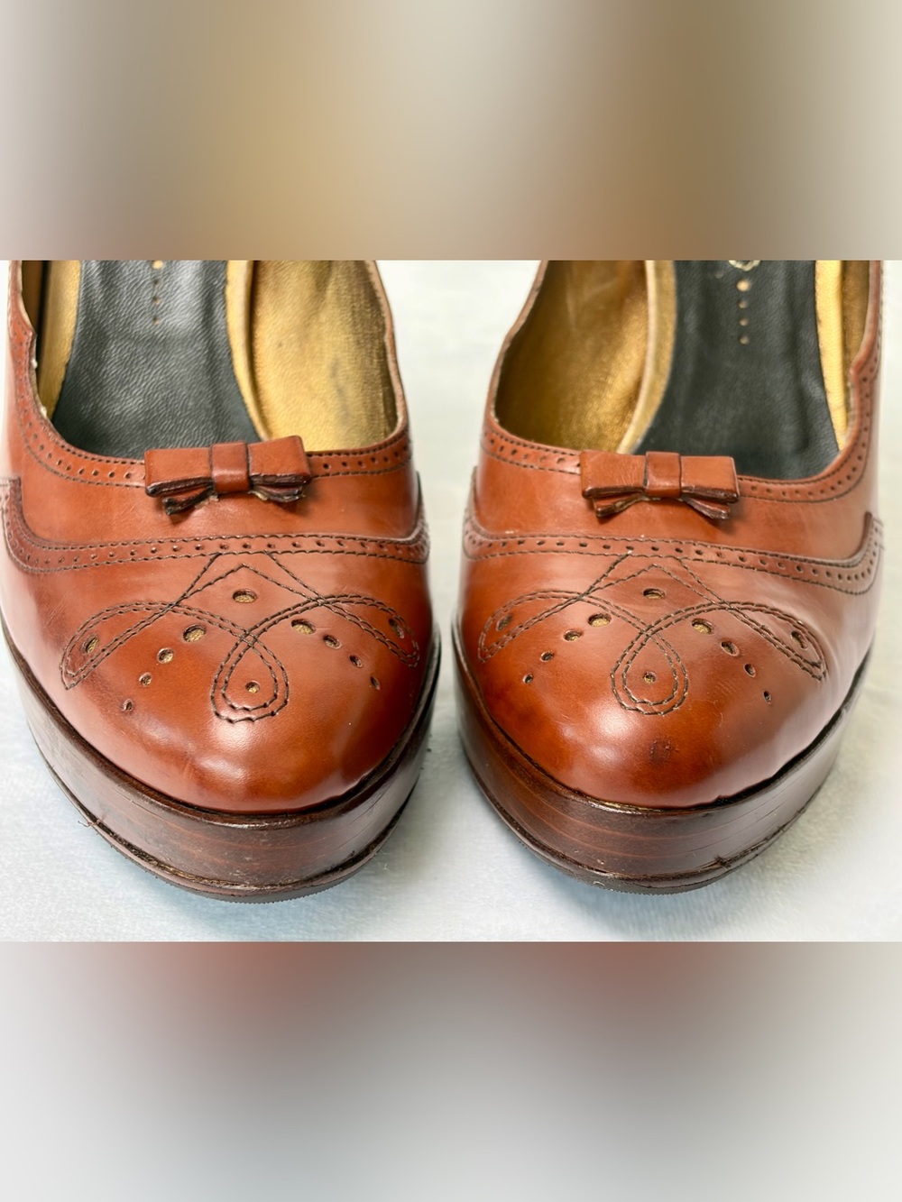 Prada Leather Mary Janes w/brogue detailing and bow, buckle, wooden heel, 37,EUC - Picture 10 of 14